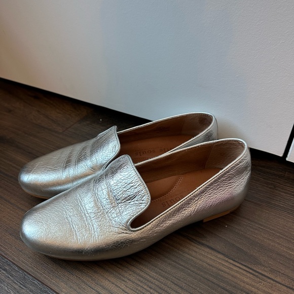 Gentle Souls by Kenneth Cole Eugene Flat Silver (Size 6.5) - Picture 4 of 10